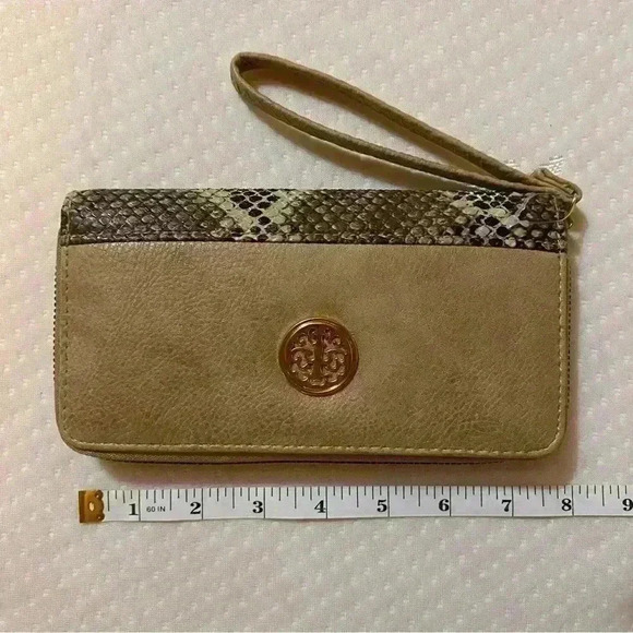 Wristlet Coin Purse Women's Light Brown Tan Color - Picture 5 of 7